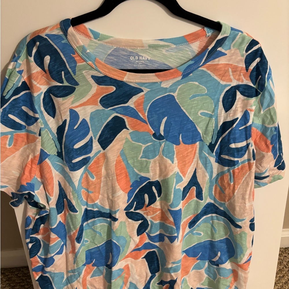 Old Navy Multicolor Leaf Print Short Sleeve Tee